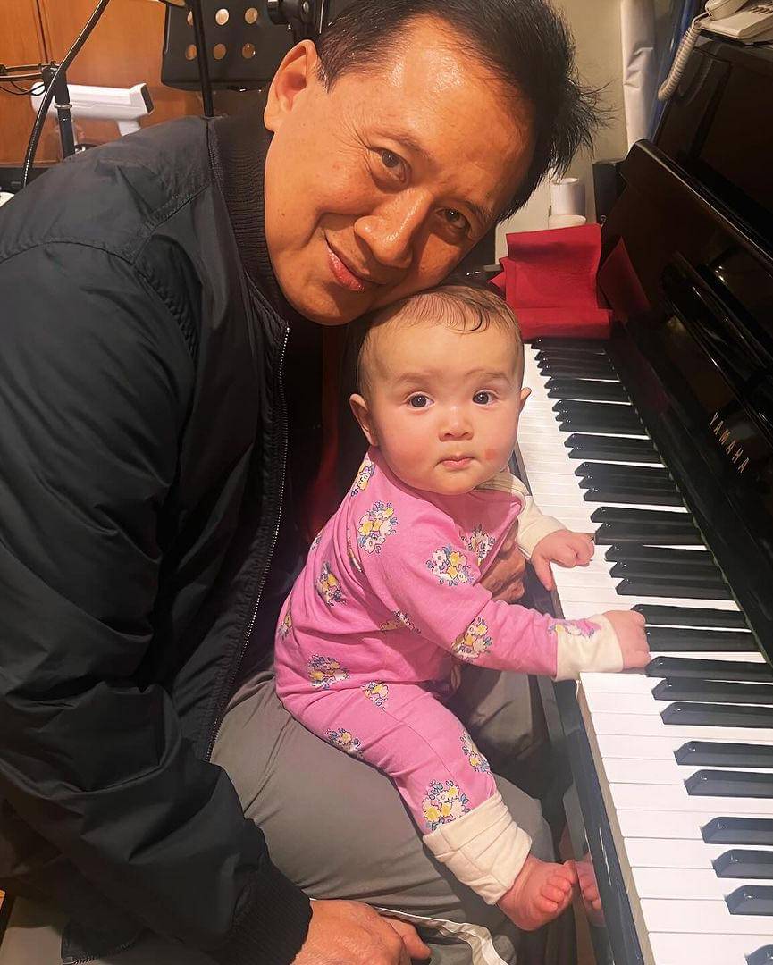 Instagram.com/triawanmunaf